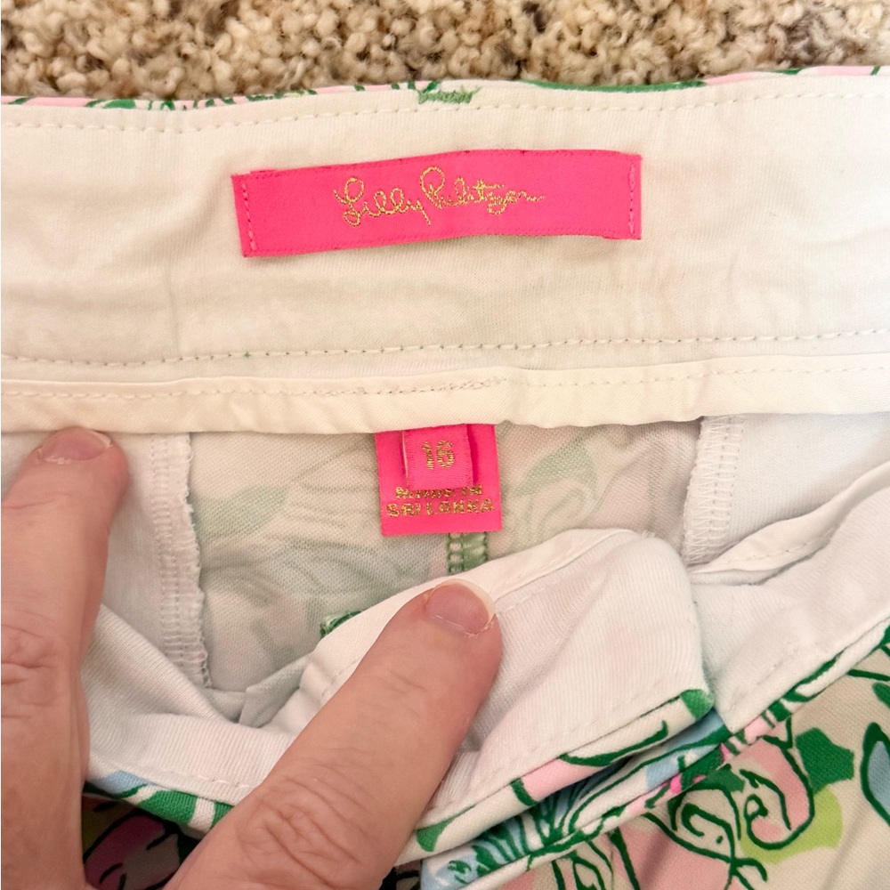 Lilly Pulitzer Size 16 Shorts Coconut Jungle Print Hibiscus Floral - Picture 2 of 6